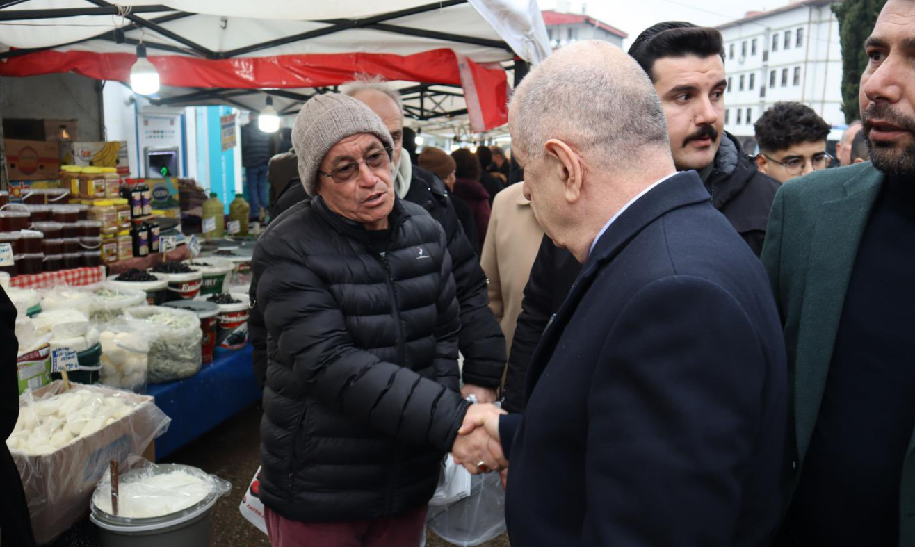 Ümit Özdağ, Sincan’da Pazar Ziyareti Yaptı!  (2)