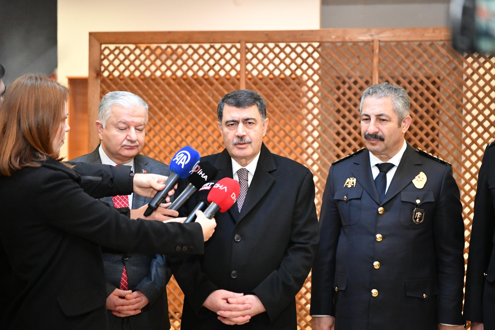 Vali Şahin, Yılbaşı Gecesi Emniyet Görevlilerini Ziyaret Etti (1)