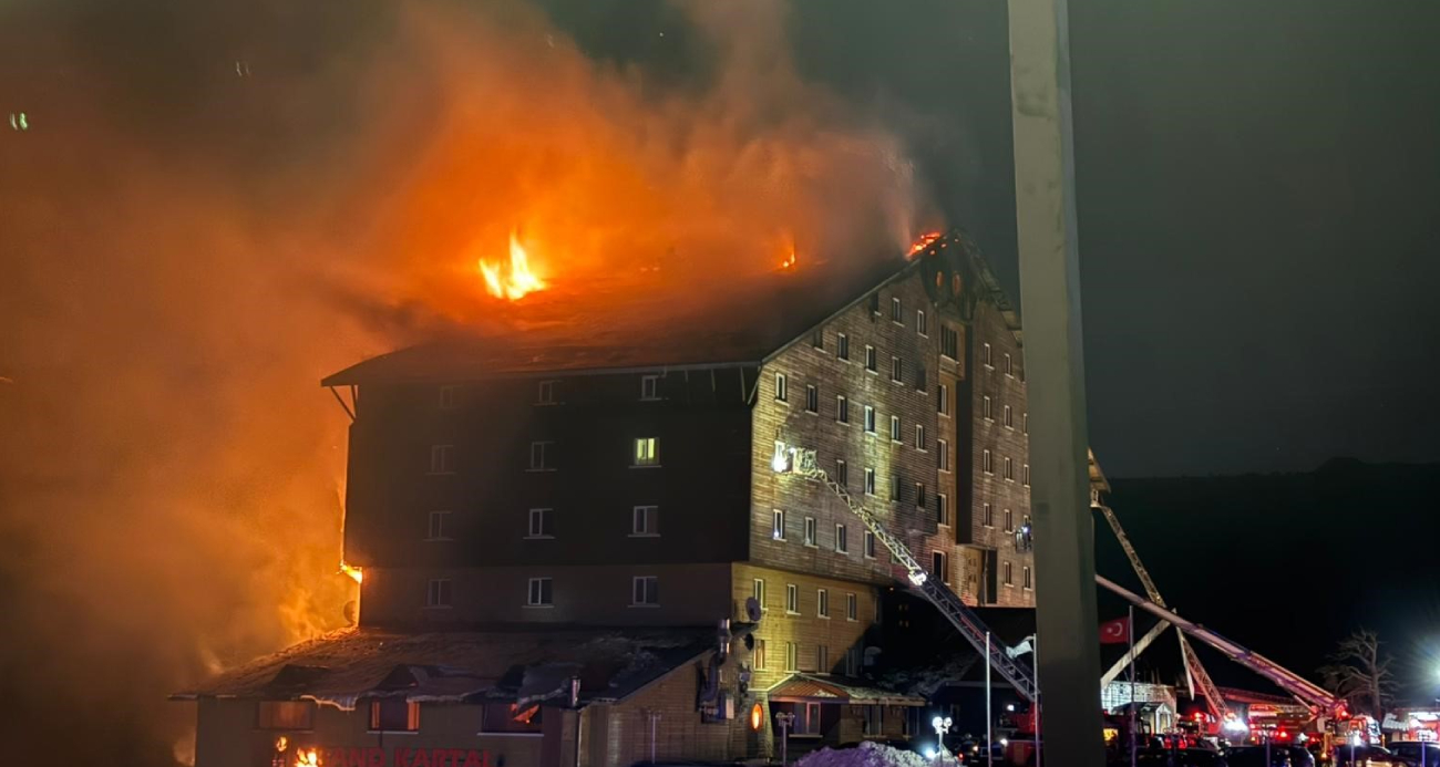 Zuhal Topal, Bolu'daki Otel Yangınında Yakınlarını Kaybetti!-1