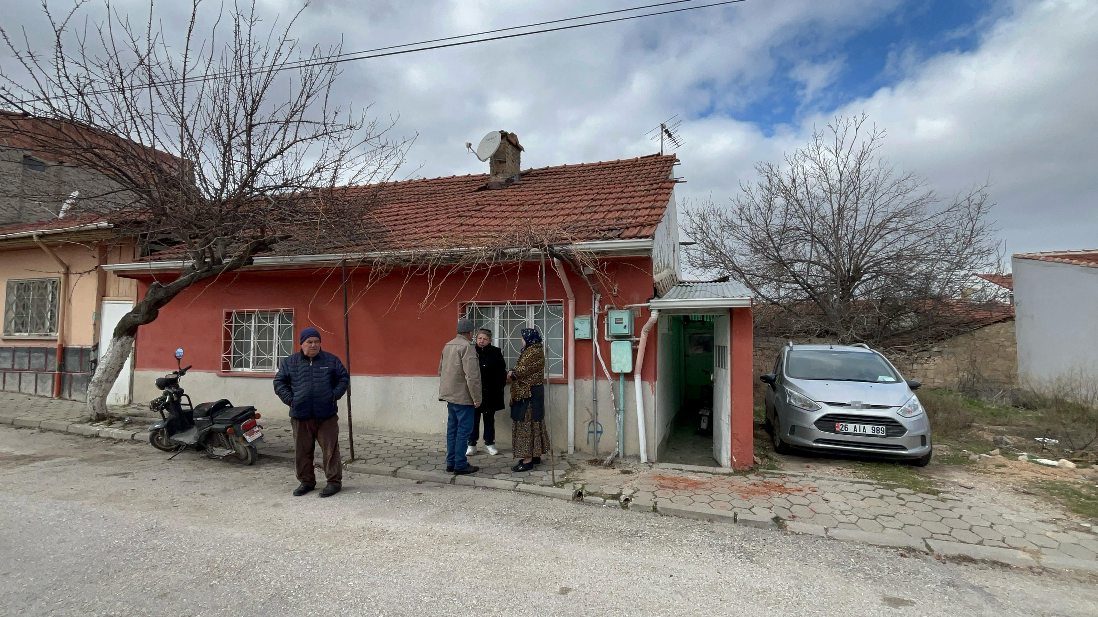 Eskişehir’de Şok Olay Kendisinden Haber Alınamayan Yaşlı Adamı, Fareler Yemiş!  (2)