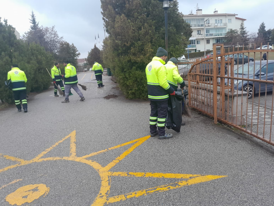 Etimesgut Belediyesinden Okullarda Temizlik Seferberliği  (1)