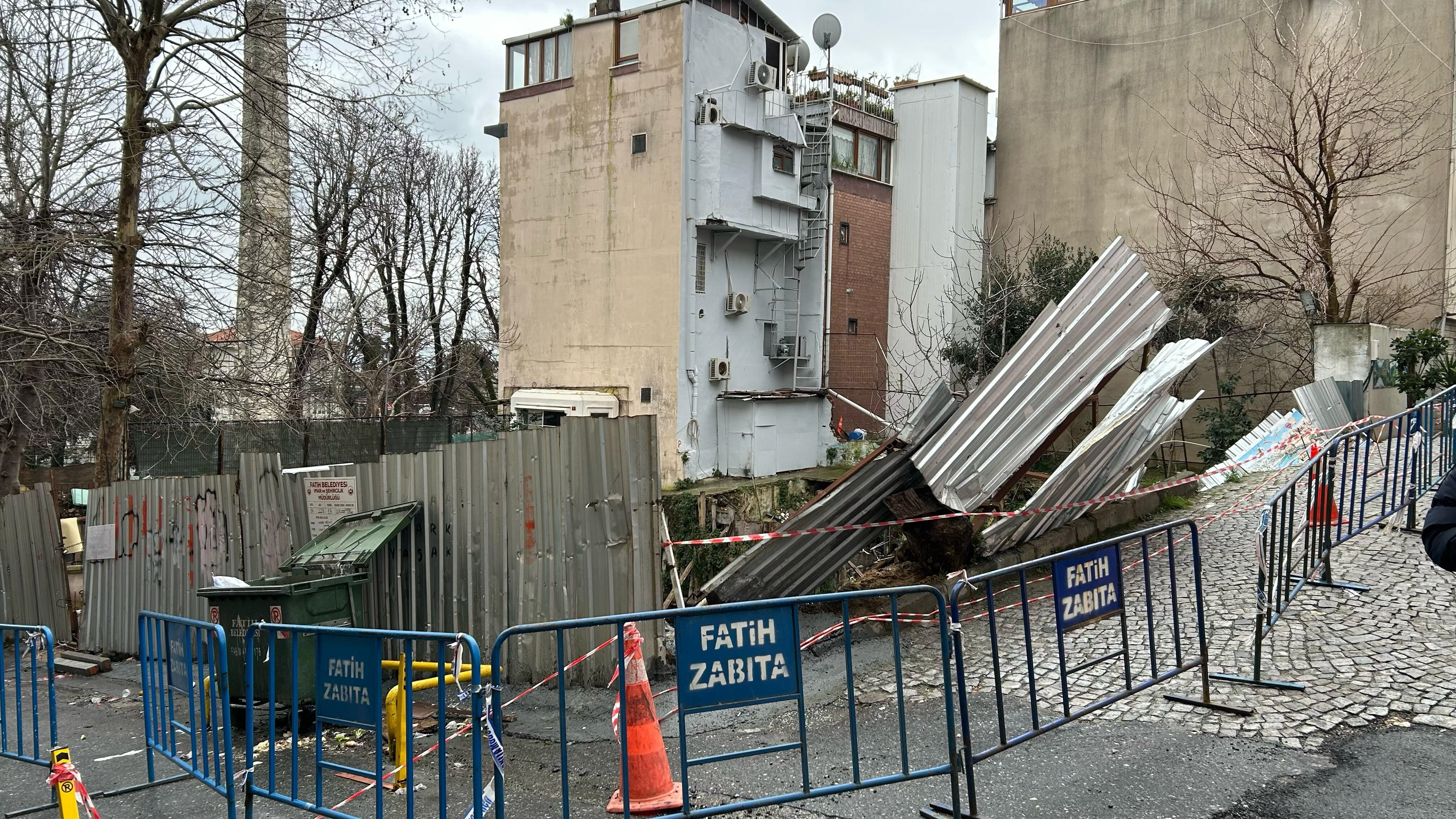 İstanbul'un Göbeğinde Heyelan! (2)