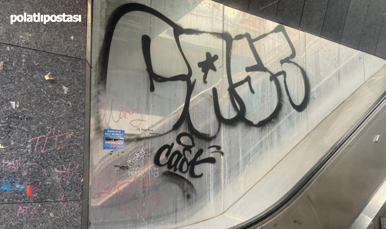 Kızılay'daki Tarihi Üst Geçit Grafiti Vandalizmine Uğradı (1)