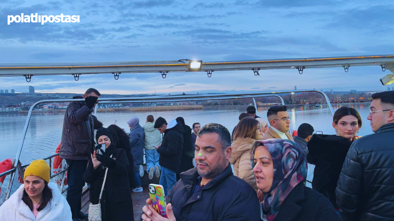 Mogan Gölü'ndeki Tekne Turlarına Yoğun Ilgi (1)