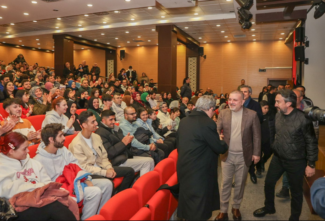 Sincan Belediyesi’nin Tiyatro Etkinlikleri Hız Kesmeden Devam Ediyor  (2)