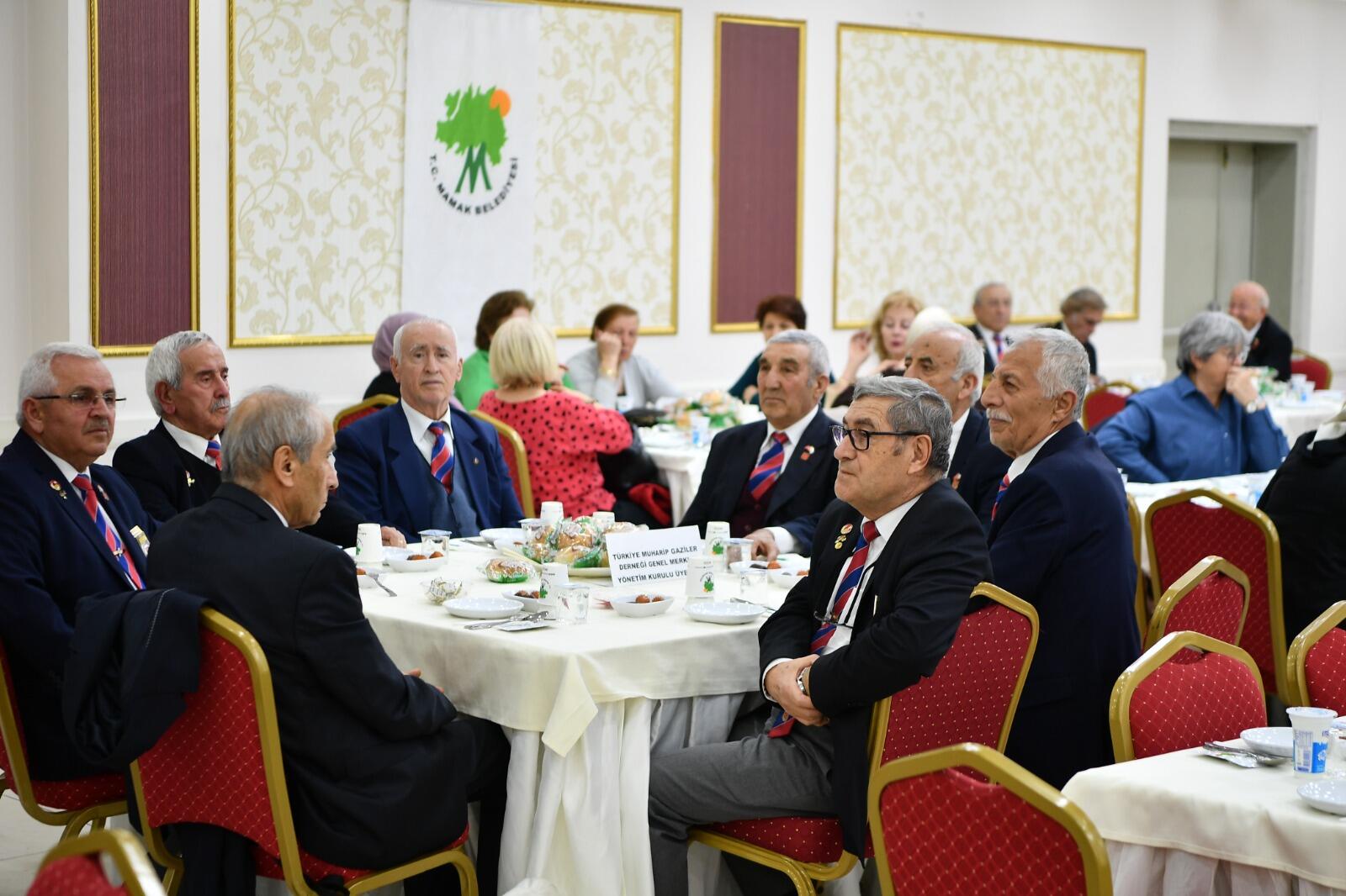 Mamak Belediyesi, Şehit Aileleri Ve Gaziler İçin İftar Yemeği Düzenledi  (2)