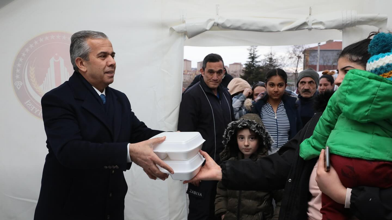 Polatlı Belediyesi'nin Geleneksel Iftar Sofraları Kuruldu (1)