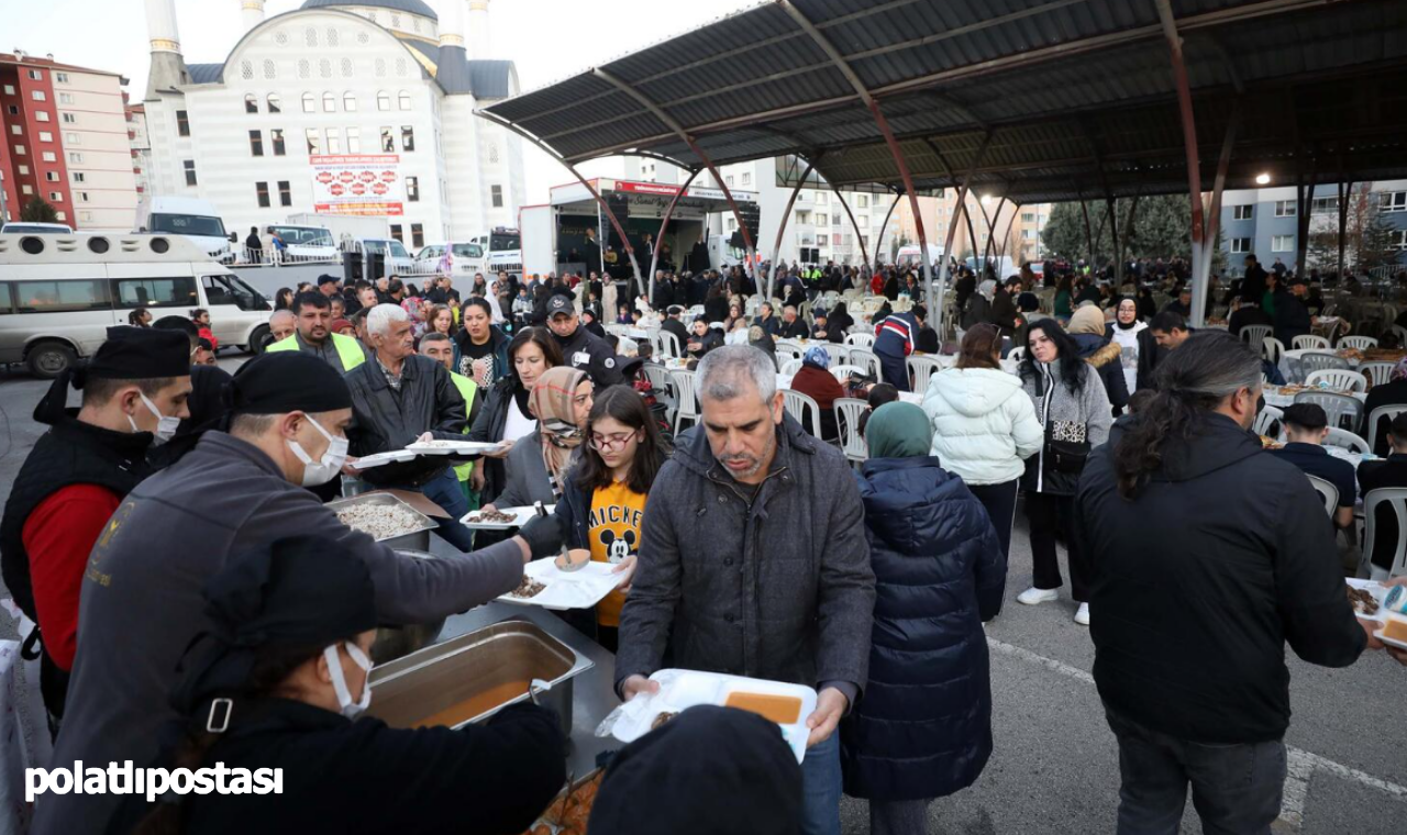 Yenimahalle'de Geleneksel Mahalle İftarları Coşkuyla Devam Ediyor (1)