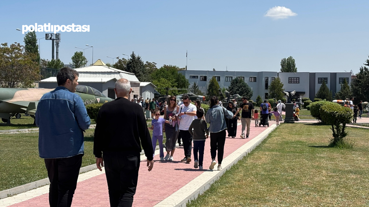 19 Mayıs’ta Ücretsiz Hizmet Veren Türk Hava Kuvvetleri Müzesi’ne Ziyaretçi Akını!  (1)