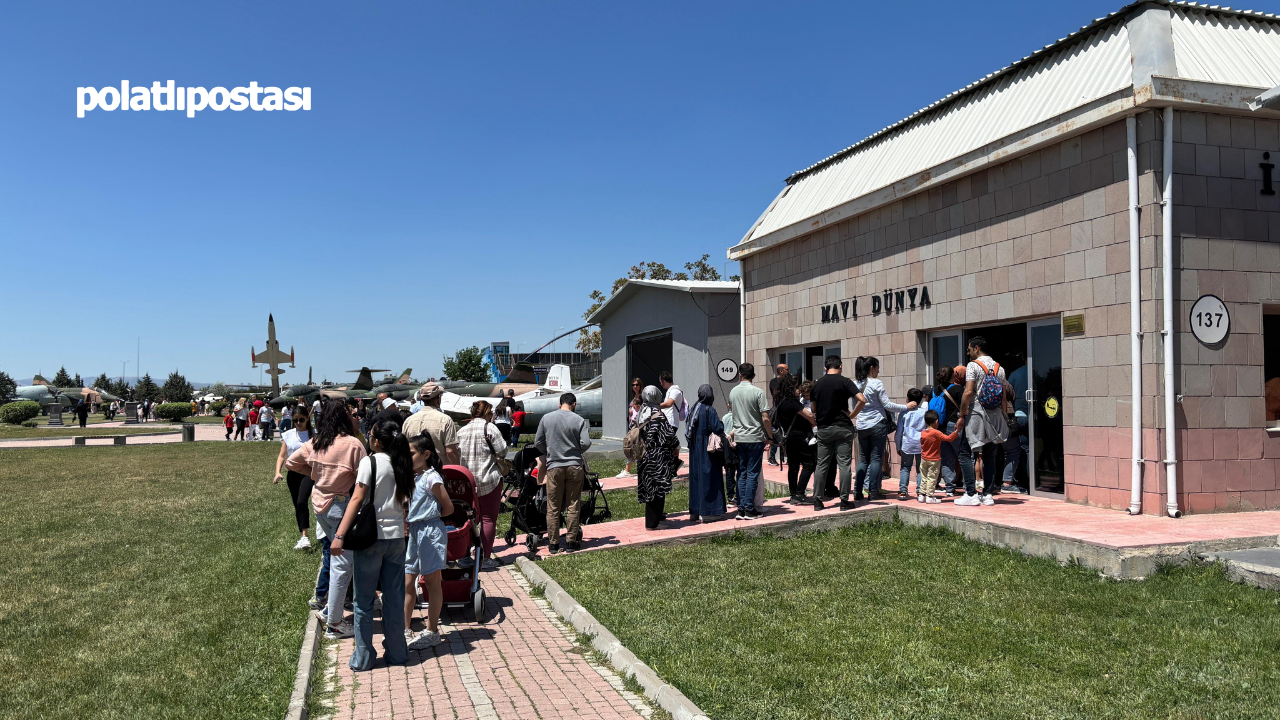 19 Mayıs’ta Ücretsiz Hizmet Veren Türk Hava Kuvvetleri Müzesi’ne Ziyaretçi Akını!  (4)