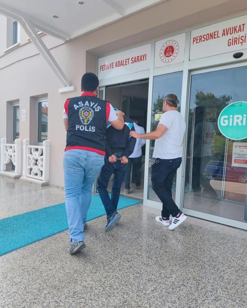 Ak Parti İlçe Başkanlığı Binasına Saldıran Şüpheli Tutuklandı! (4)