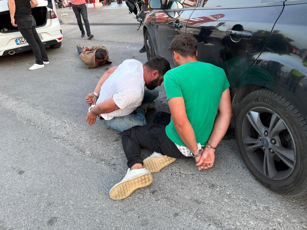 Alkollü Sürücü Ve Beraberindekiler Polislere Saldırdı! (2)