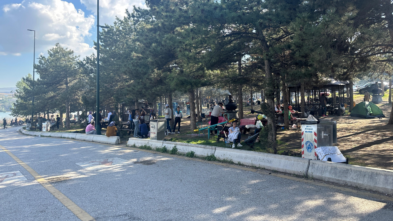 Ankaralılar Mavi Göl’e Akın Etti! Piknik Alanları Doldu Taştı (1)