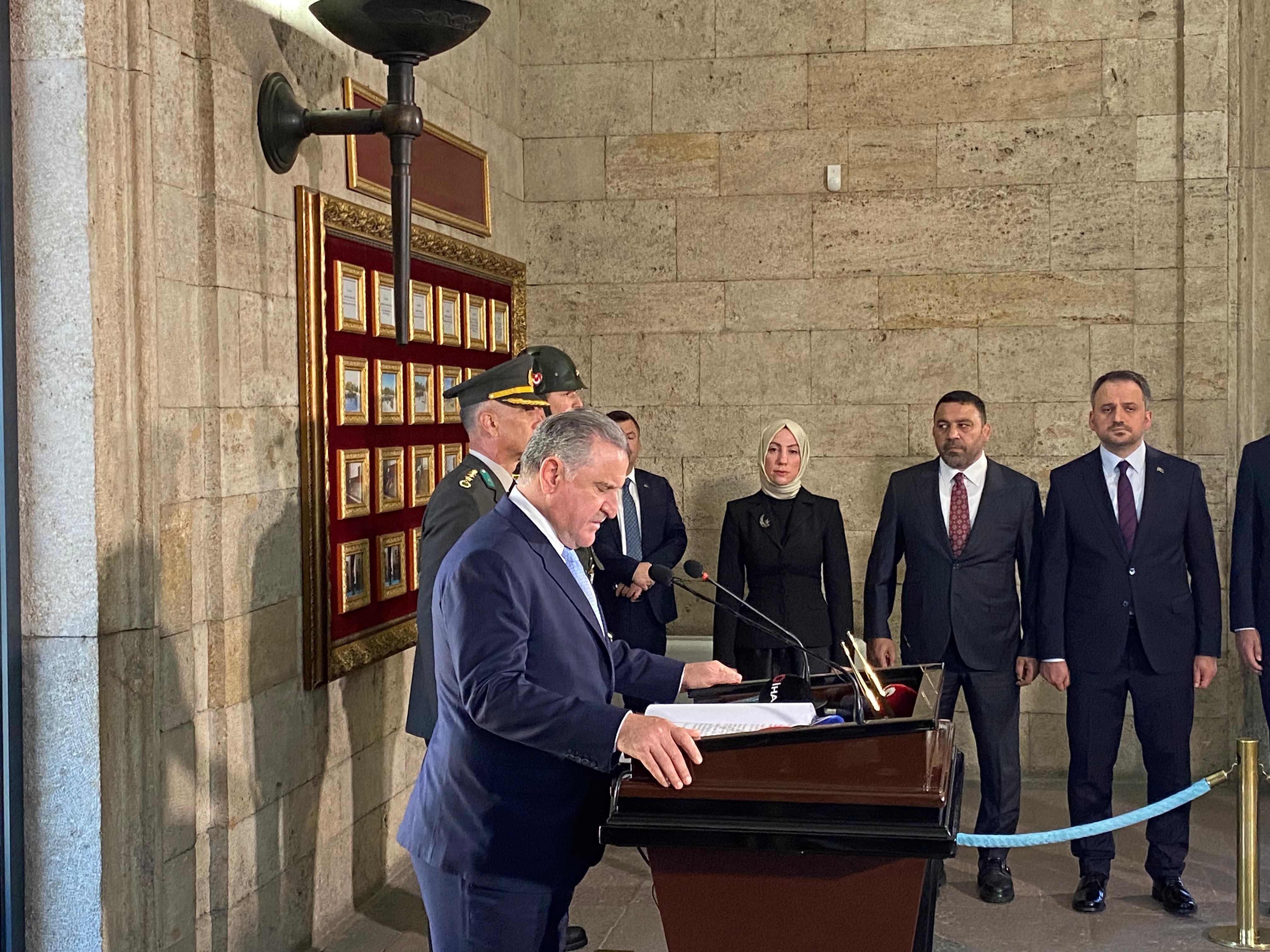 Bakan Osman Aşkın Bak’tan 19 Mayıs’ta Anıtkabir Ziyareti  (3)