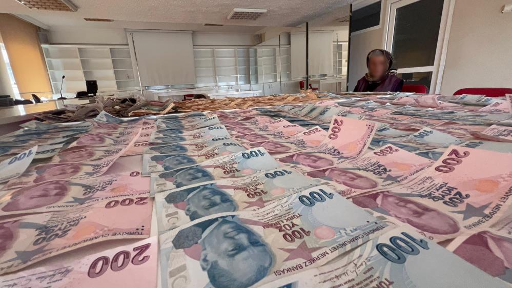 Dilencinin 5 Saatte Topladığı Para Dudak Uçuklattı! (2)