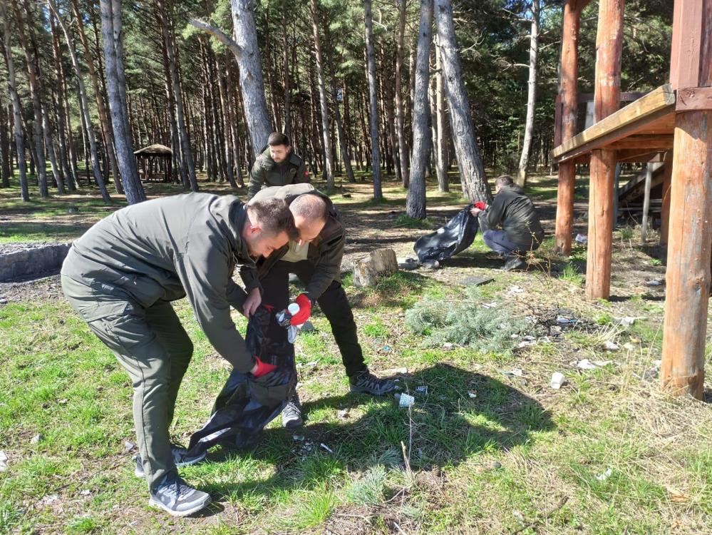 Doğa Koruma Ekiplerinden Tabiat Parkında Temizlik Seferberliği (2)