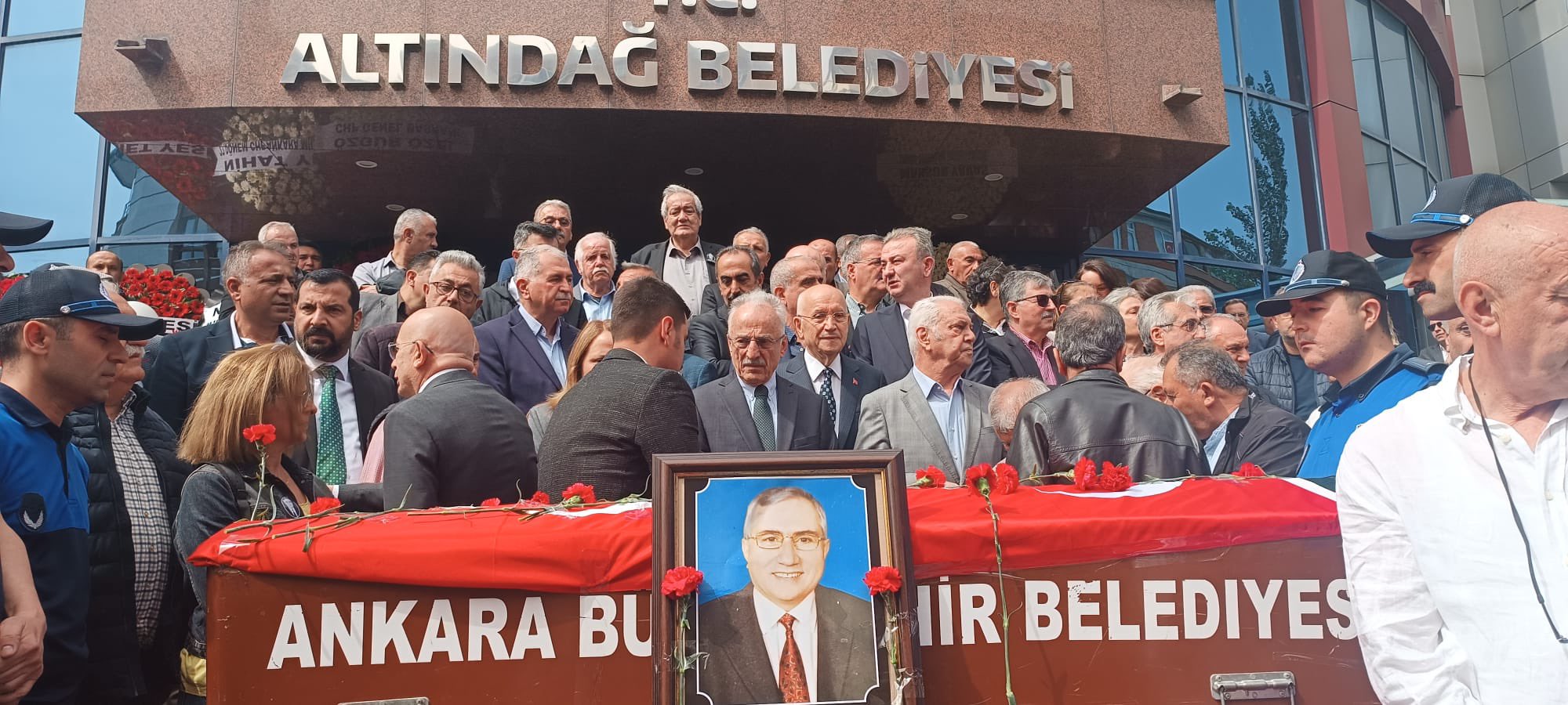 Eski Belediye Başkanı Koç Için Altındağ Belediyesi Önünde Veda Töreni (2)