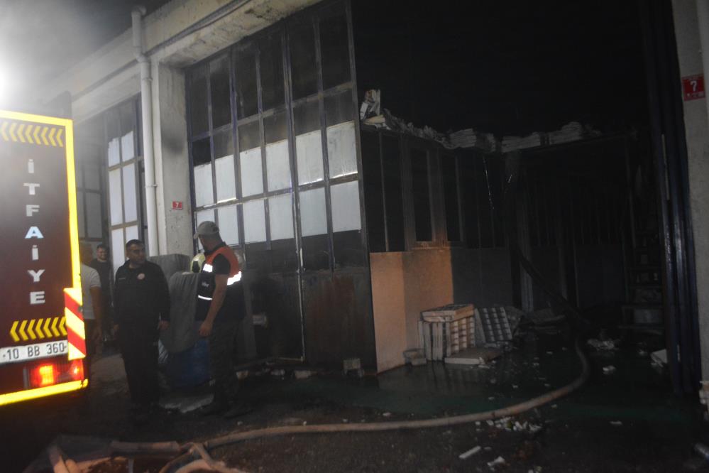 Gözlük Fabrikası Çıkan Yangında Küle Döndü (2)