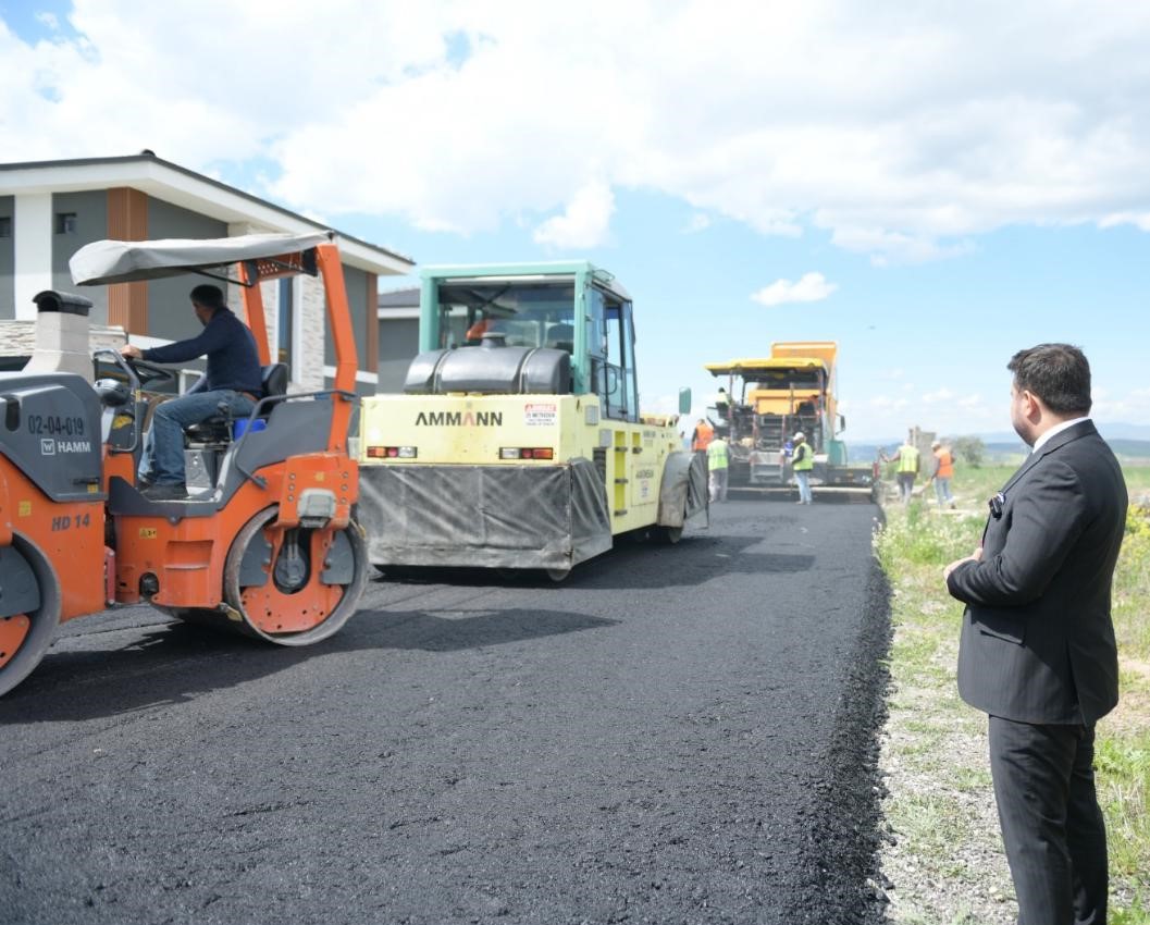 Kahramankazan’da Rekor Asfalt Seferberliği Sürüyor (1)