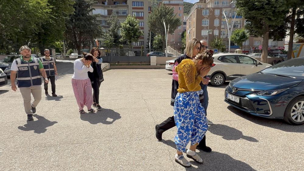 Kucağındaki Bebeği Ile Cezaevine Gitti (2)
