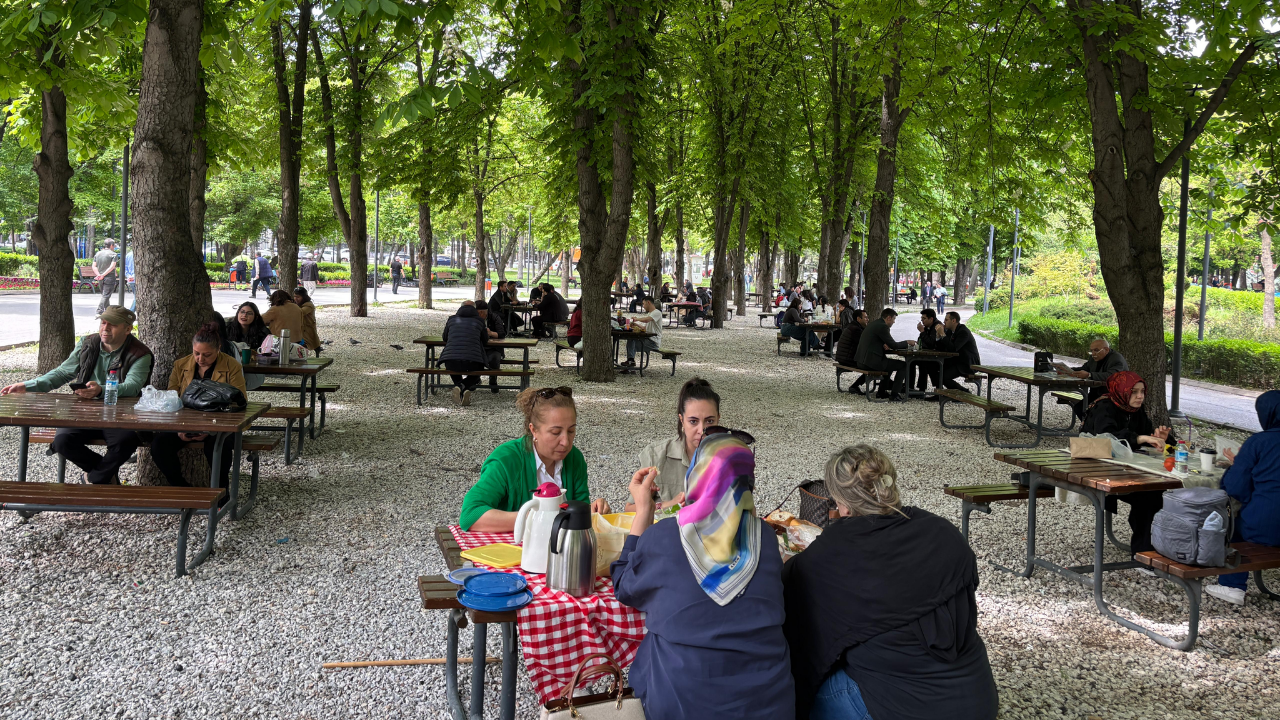 Kurtuluş Parkı, Başkentlilerin Serinleme Noktası Oldu (1)
