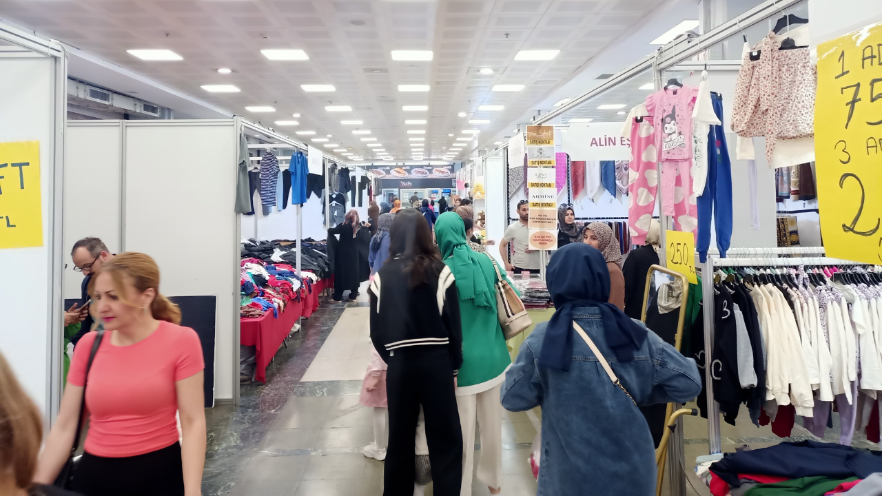 Moda Tutkunları Altınpark’a Akın Etti! Bayram Öncesi Son Gün Yoğunluğu (1)