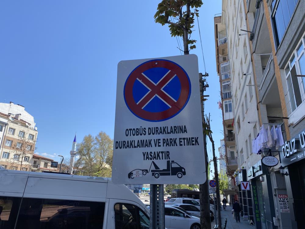 Otobüs Durakları Otopark Niyetine Kullanılıyor (2)
