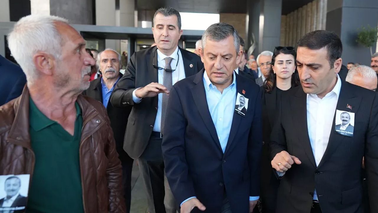 CHP Lideri Özgür Özel'e saldıran şahsın kan donduran geçmişi ortaya çıktı