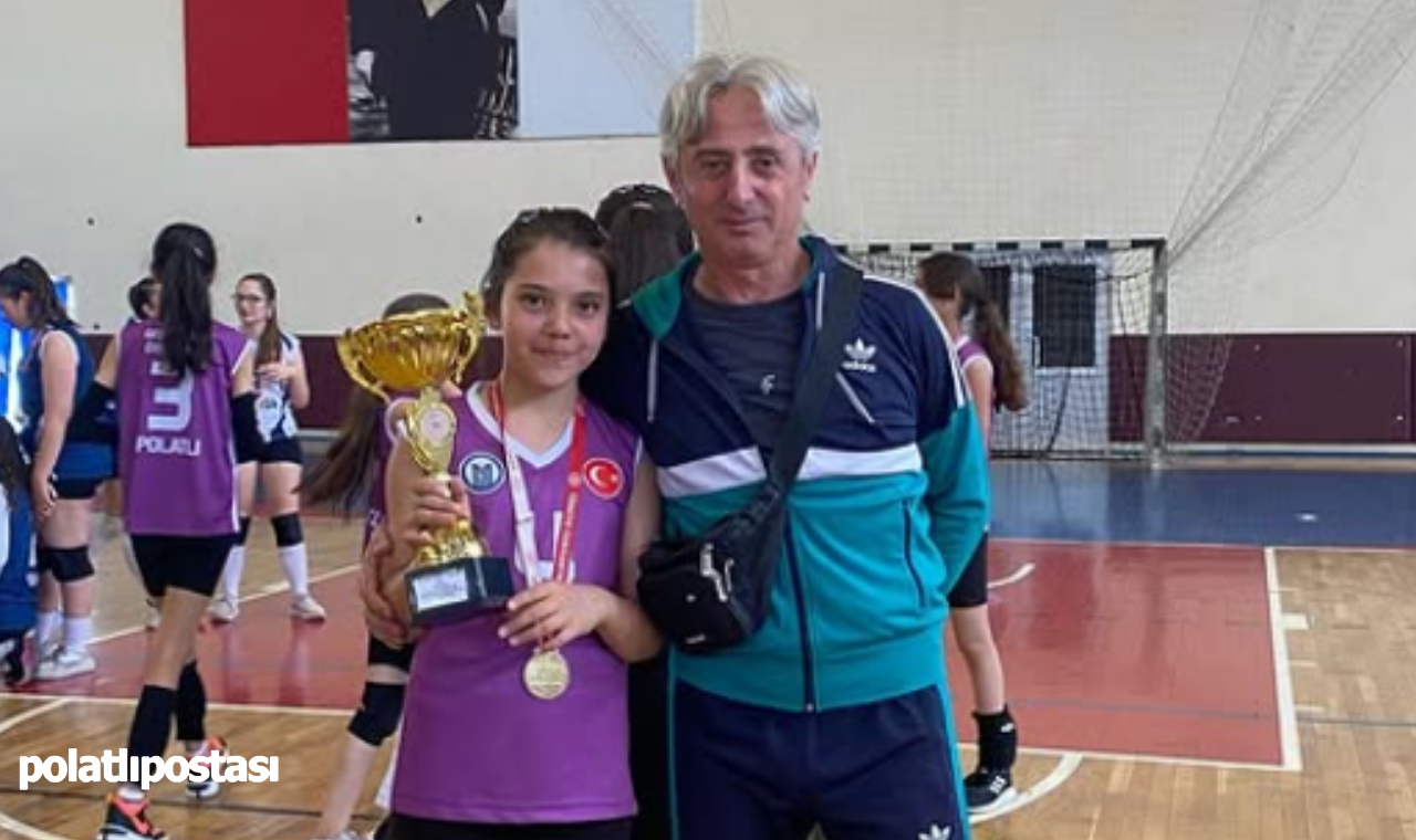 Polatlı Genç Osman Ortaokulu'ndan Voleybolda Çifte Şampiyonluk! (2)