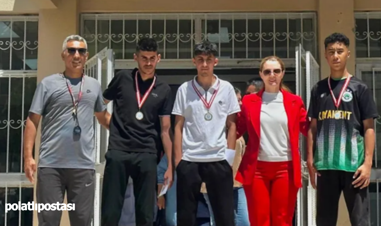 Polatlı Gevher Nesibe Mesleki Ve Teknik Anadolu Lisesi'nde Kimya Sınıflarından Çifte Spor Başarısı! (1)
