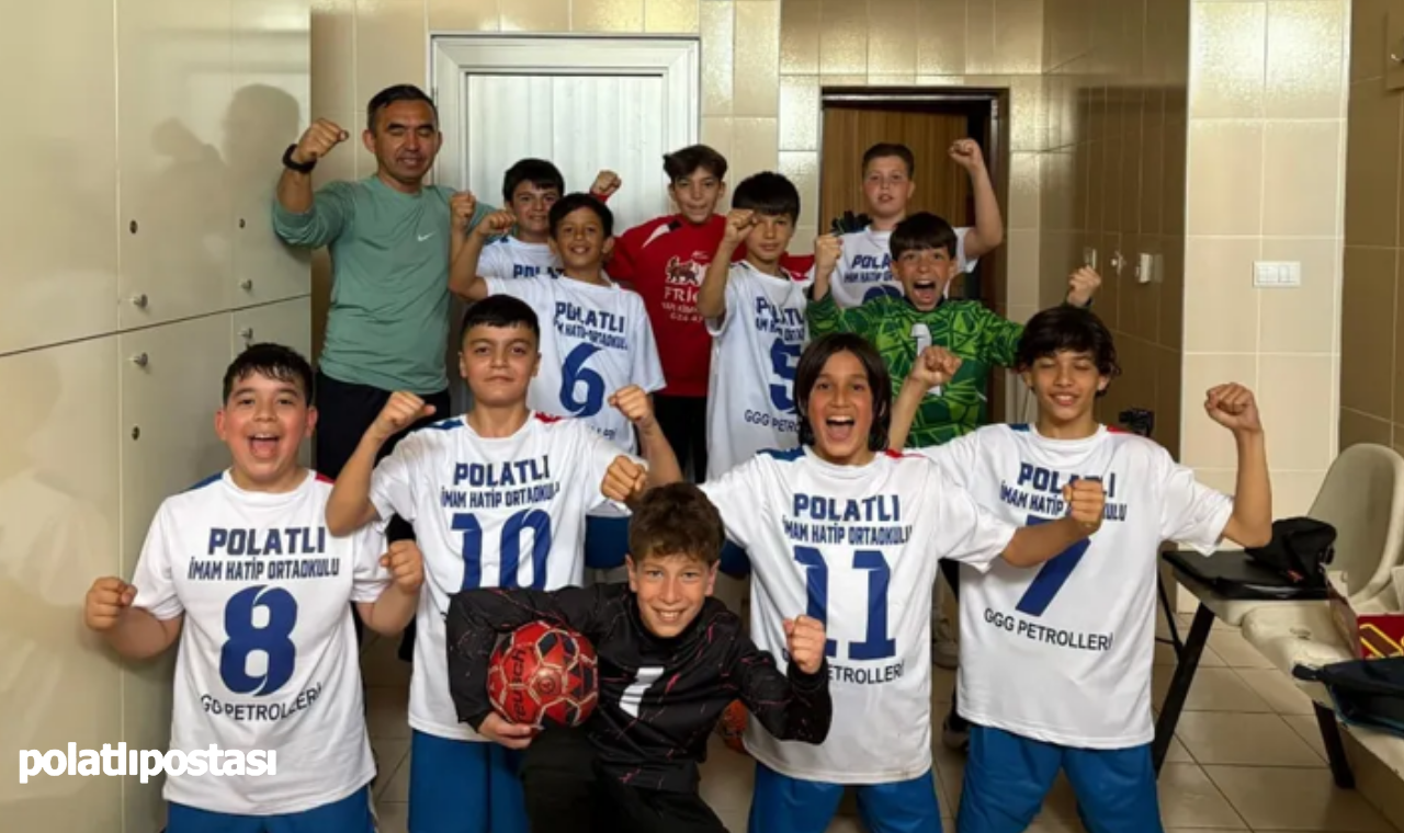 Polatlı İmam Hatip Ortaokulu Futsal Takımı Polatlı Şampiyonu (1)