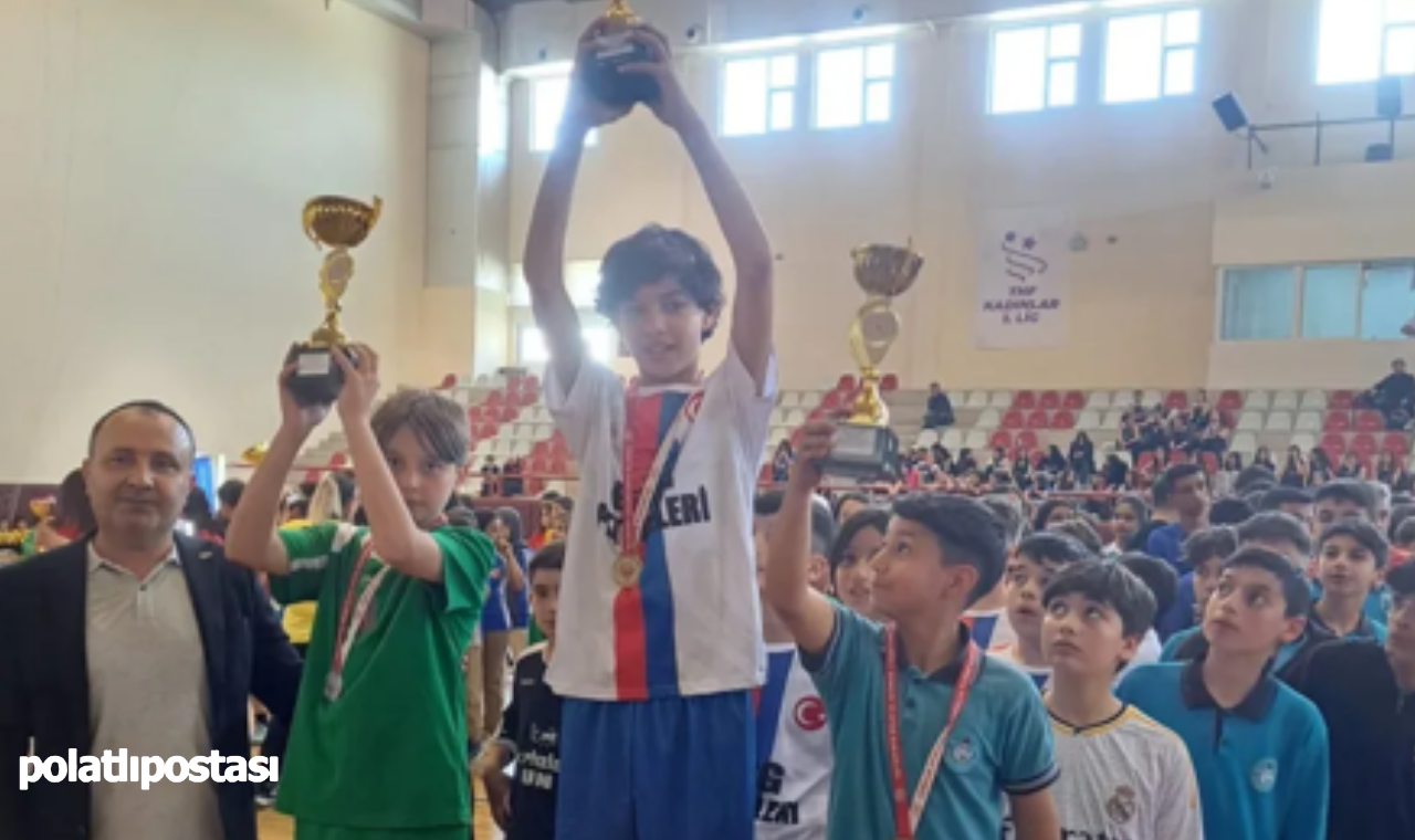 Polatlı İmam Hatip Ortaokulu Futsal Takımı Polatlı Şampiyonu (2)