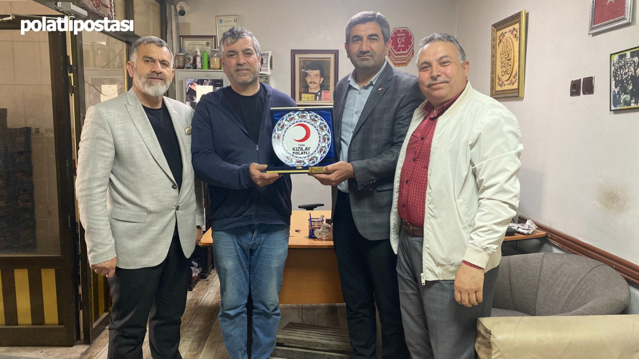 Polatlı Kızılay Şubesinden Hayırseverlere Teşekkür Plaketi  (2)