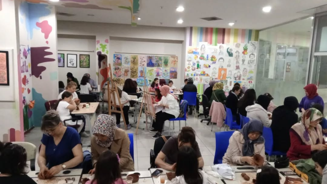 Pursaklar'da Anneler Günü'ne Özel Çamurdan Sanat (1)