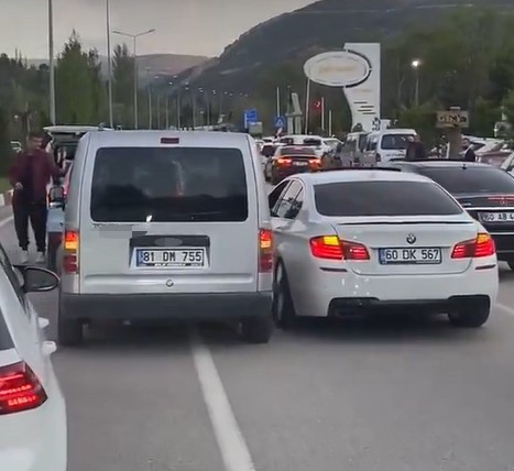 Tehlikeli Düğün Konvoyu