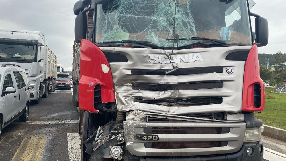 Tır Ile Kamyonet Çarpıştı Yaralı Var!  (1)