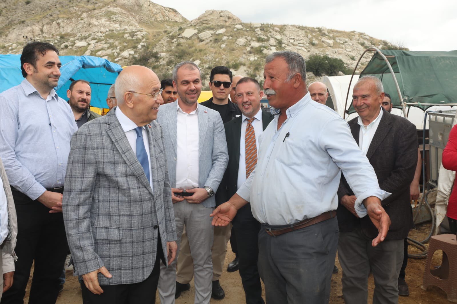 Yenimahalle Belediye Başkanı Yaşar'dan Kurban Pazarı Ziyareti (1)
