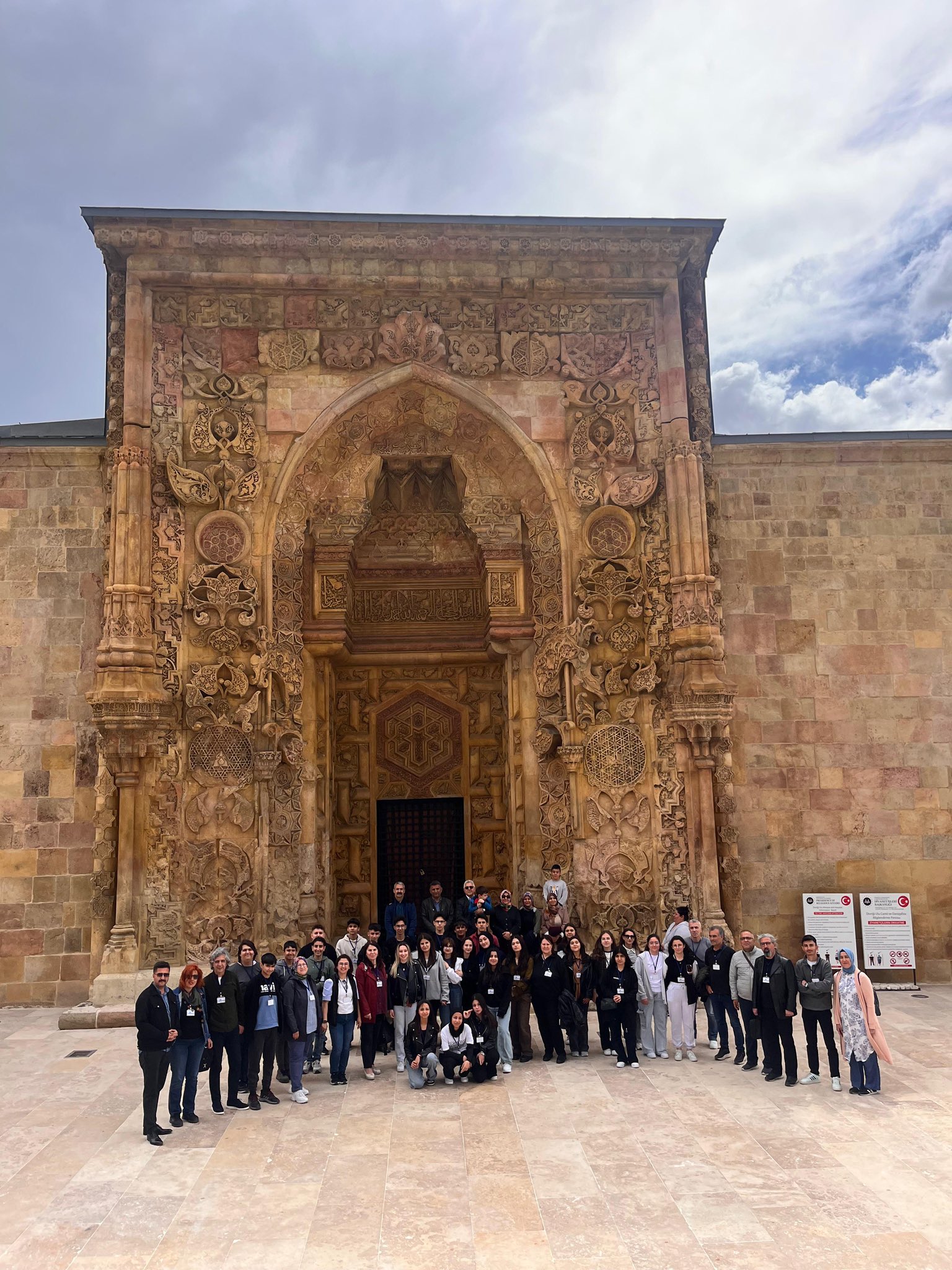 Yenimahalleli Öğrenciler Ve Öğretmenler Sivas'ta (2)