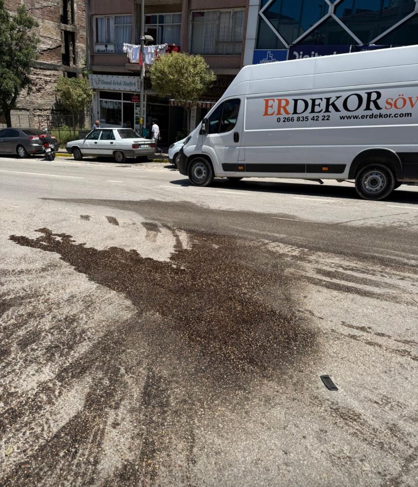 Yola Sızan Mazot Kazaya Yol Açtı! (1)