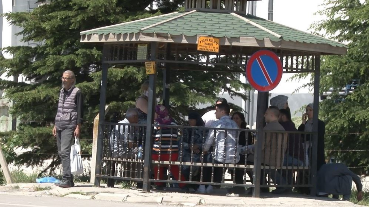 10. Yargı Paketiyle Tahliyeler Başladı! Sincan Cezaevi Önünde Heyecanlı Bekleyiş (1)