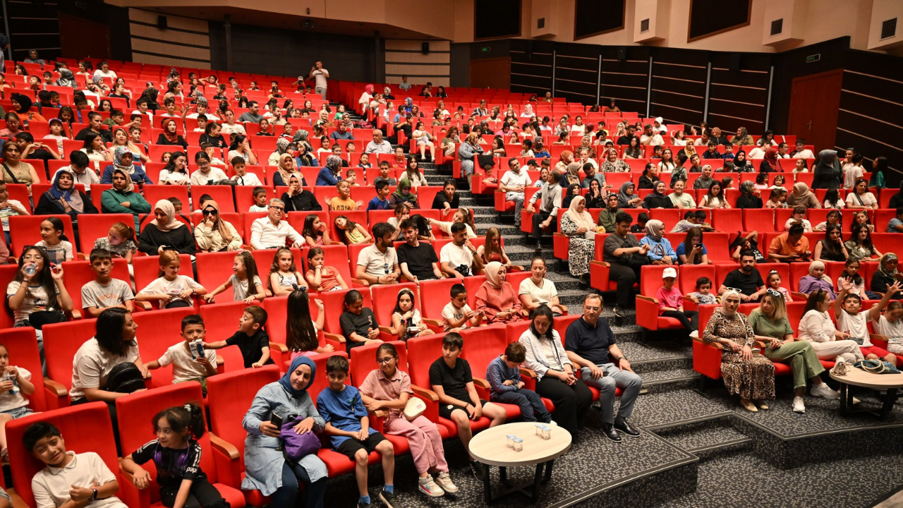 Altındağlı Gençler Tiyatro Sahnesinde Göz Doldurdu (1)