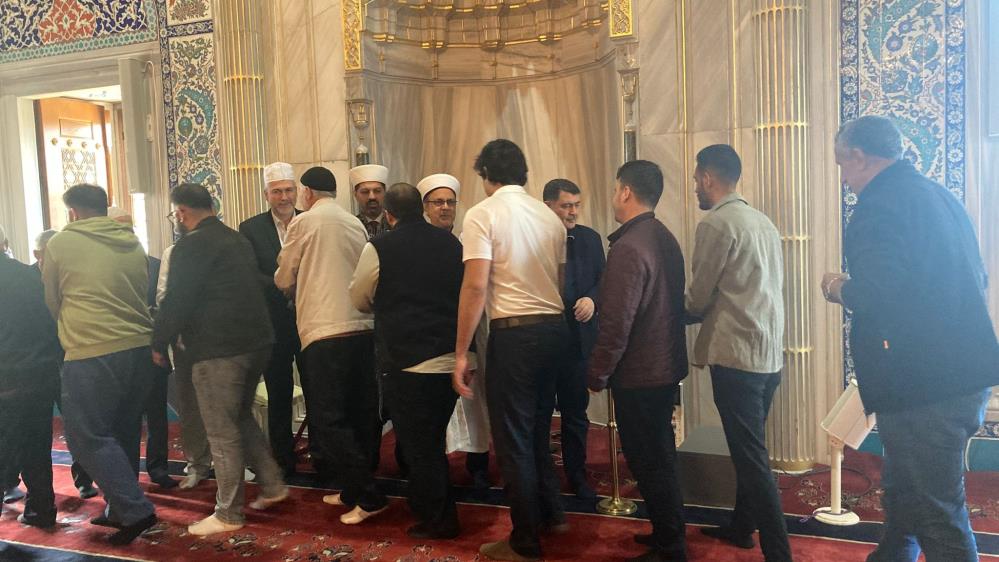 Ankara’da Bayramın Ilk Işıklarıyla Camiler Doldu (2)