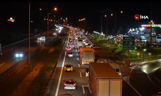 Bayram Yolculuğu Başladı Trafik Durma Noktasına Geldi! (2)