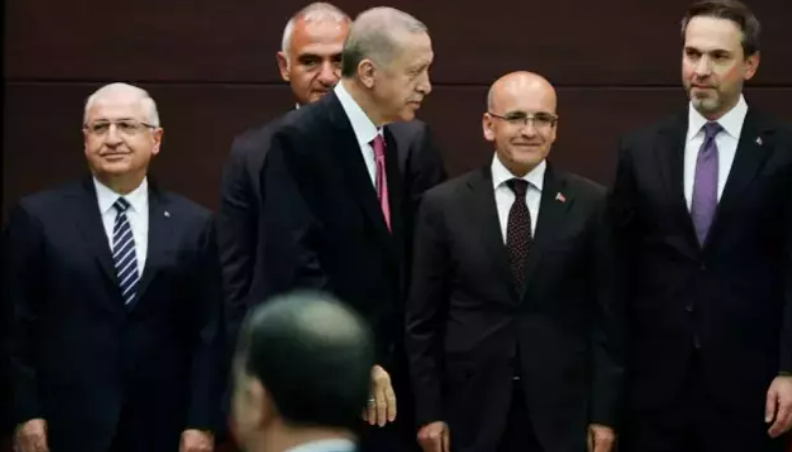 Cumhurbaşkanı Erdoğan, “Sıkıştırmayın” Diyerek, O Bakanı Koruma Altına Aldı!  (2)