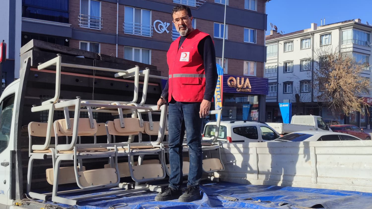 Kızılay’dan Eğitime Destek Polatlı Atatürk İlkokulu’na Sıra Bağışı (1)