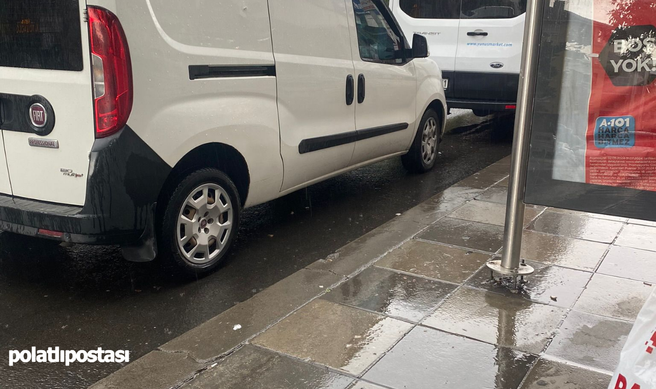 Mamak Dereboyu Caddesi'nde Otobüs Durağı Sorunu (1)