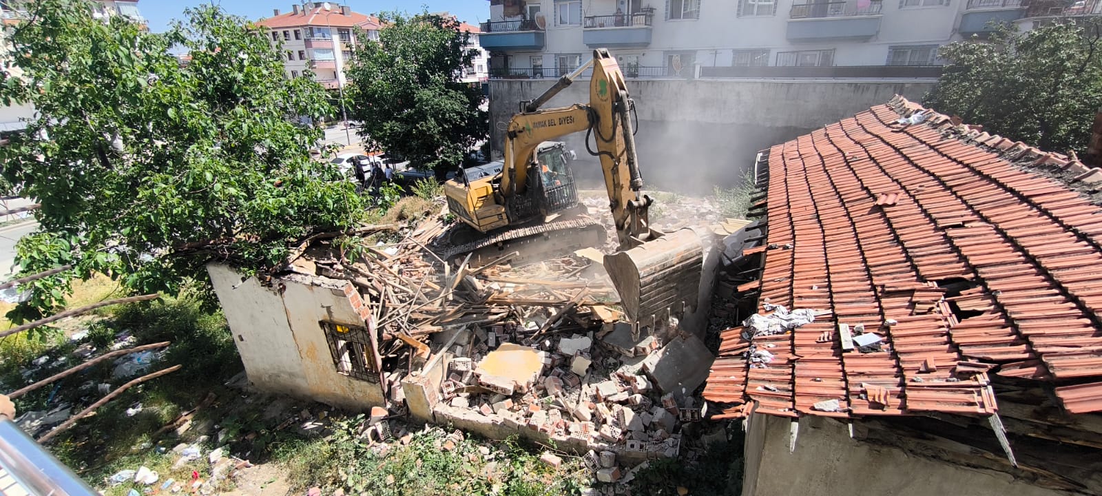 Mamak’ta Metruk Yapılarla Mücadele Devam Ediyor  (2)