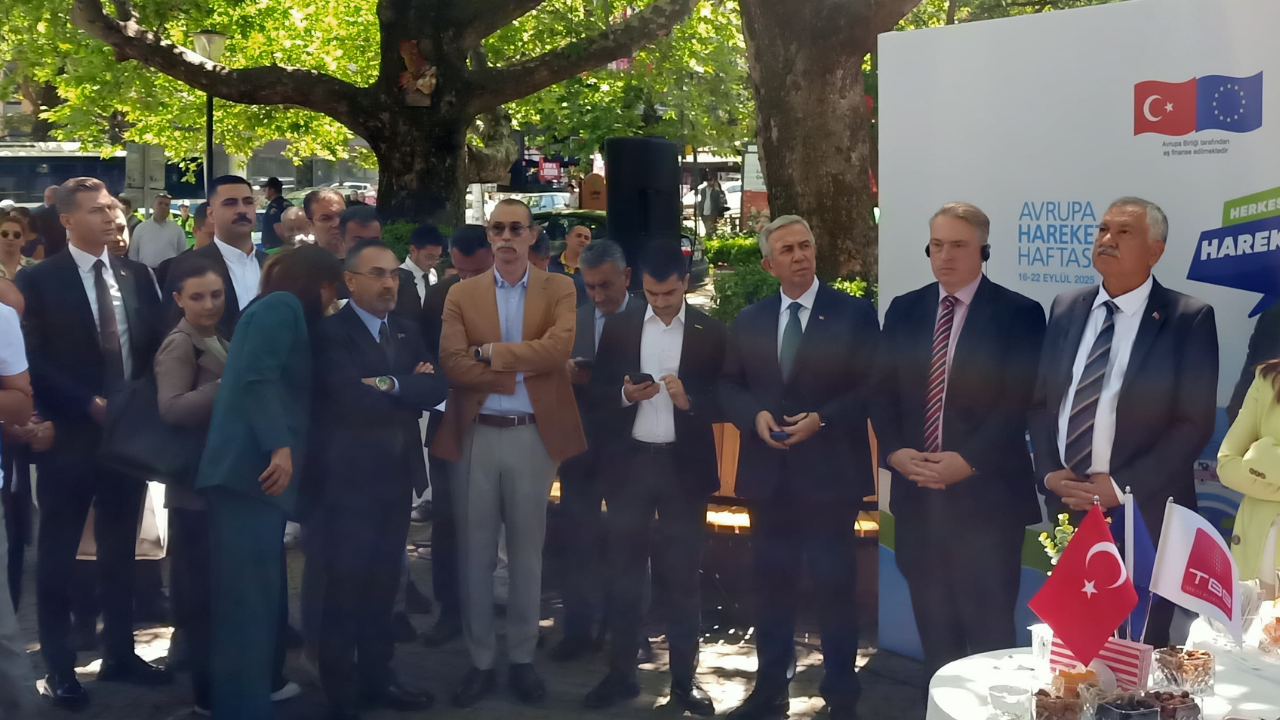 Mansur Yavaş'ı Gülümseten An 'Free İmamoğlu' Yarışmaya Damga Vurdu (1)