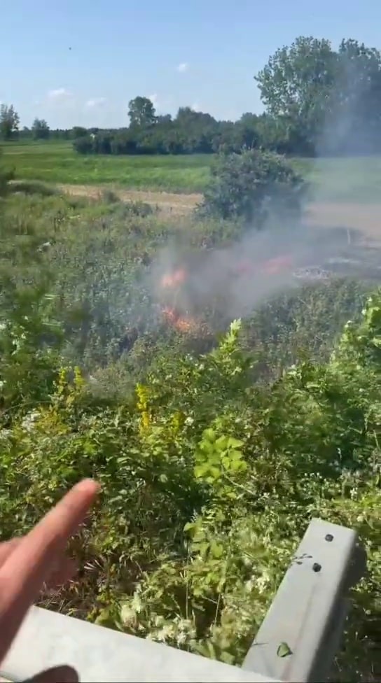 Otluk Alanda Çıkan Yangın, Kara Yolunu Sardı! (1)