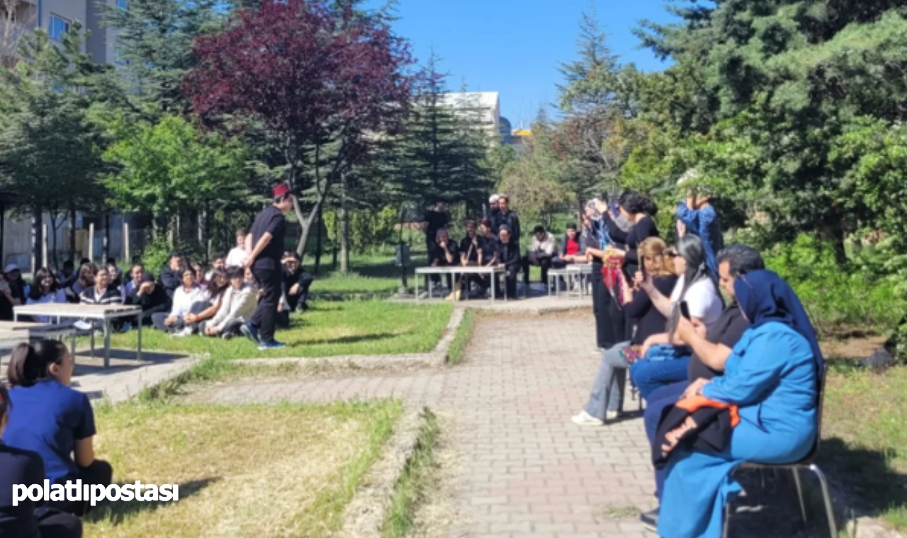 Polatlı Anadolu Lisesi'nden Tiyatro Coşkusu Şair Evlenmesi Sahnelendi! (2)